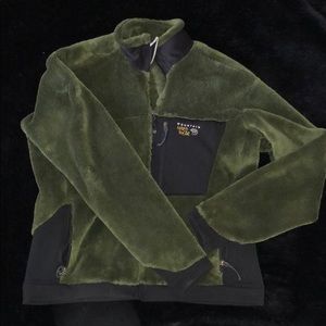 Men’s Mountain Hardware Full-Zip. Olive and black.